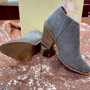 Very G Wedges Size 6